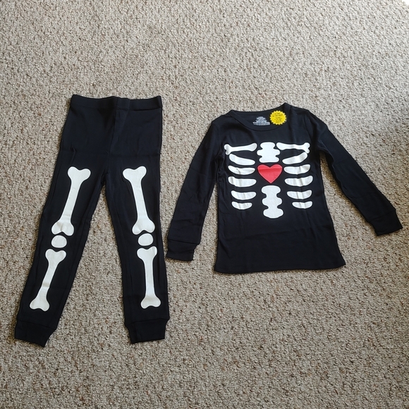 2 Piece Girl's Pajama Set Glow in the Dark Skeleton Heart Bones Long Sleeve New - Picture 2 of 3